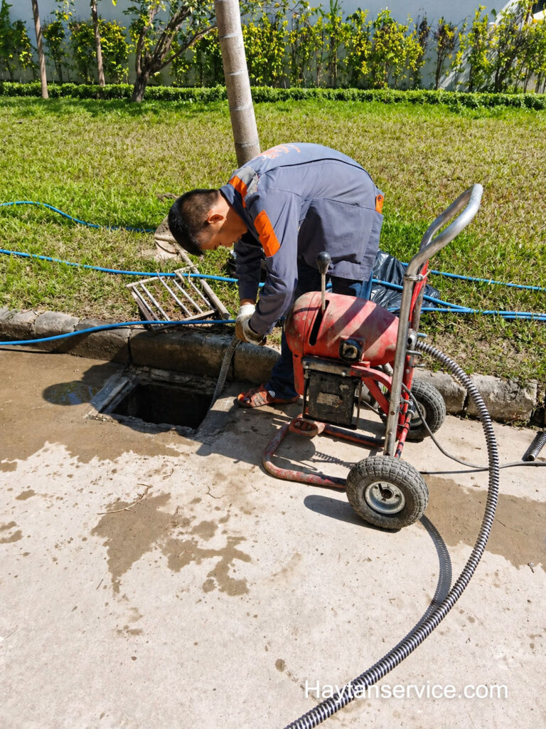 บริการช่างซ่อมท่อตันด้วยงูเหล็ก ตรวจเช็คแก้ไขปัญหาส้วมตัน ท่อน้ำตัน