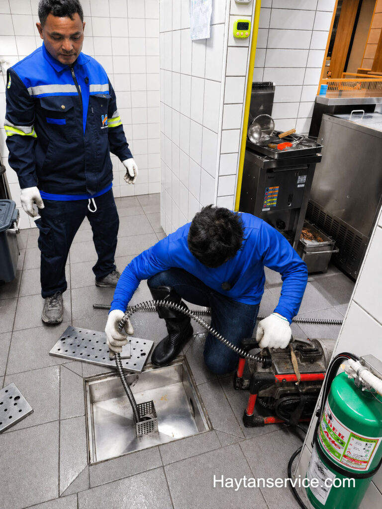 บริการช่างซ่อมท่อตันด้วยงูเหล็ก ตรวจเช็คแก้ไขปัญหาส้วมตัน ท่อน้ำตัน